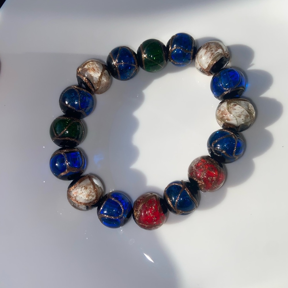 Beautiful vintage looking bracelet with glass beads